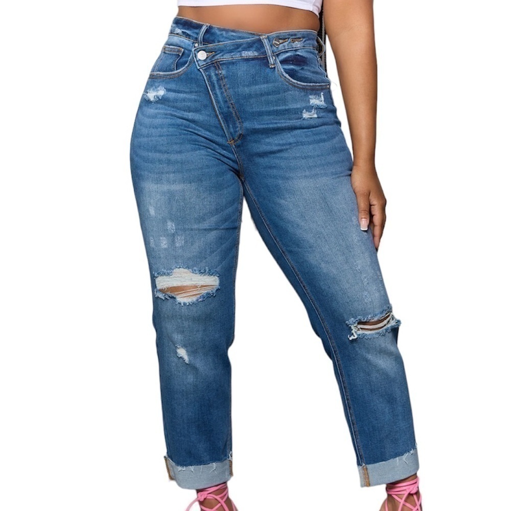 JEANS. Blue. Criss Cross. Excellent stretch. (7). NWOT